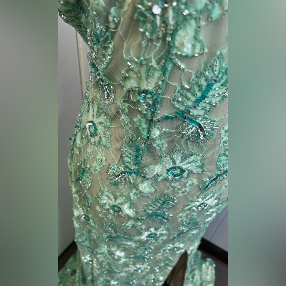 Prom dress - Picture 4 of 5